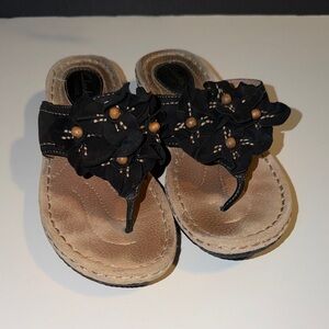 Clarks Artisan Flowered Sandal Size 7
